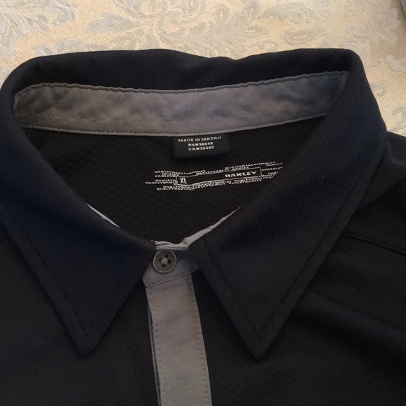 Oakley button down - Picture 9 of 11